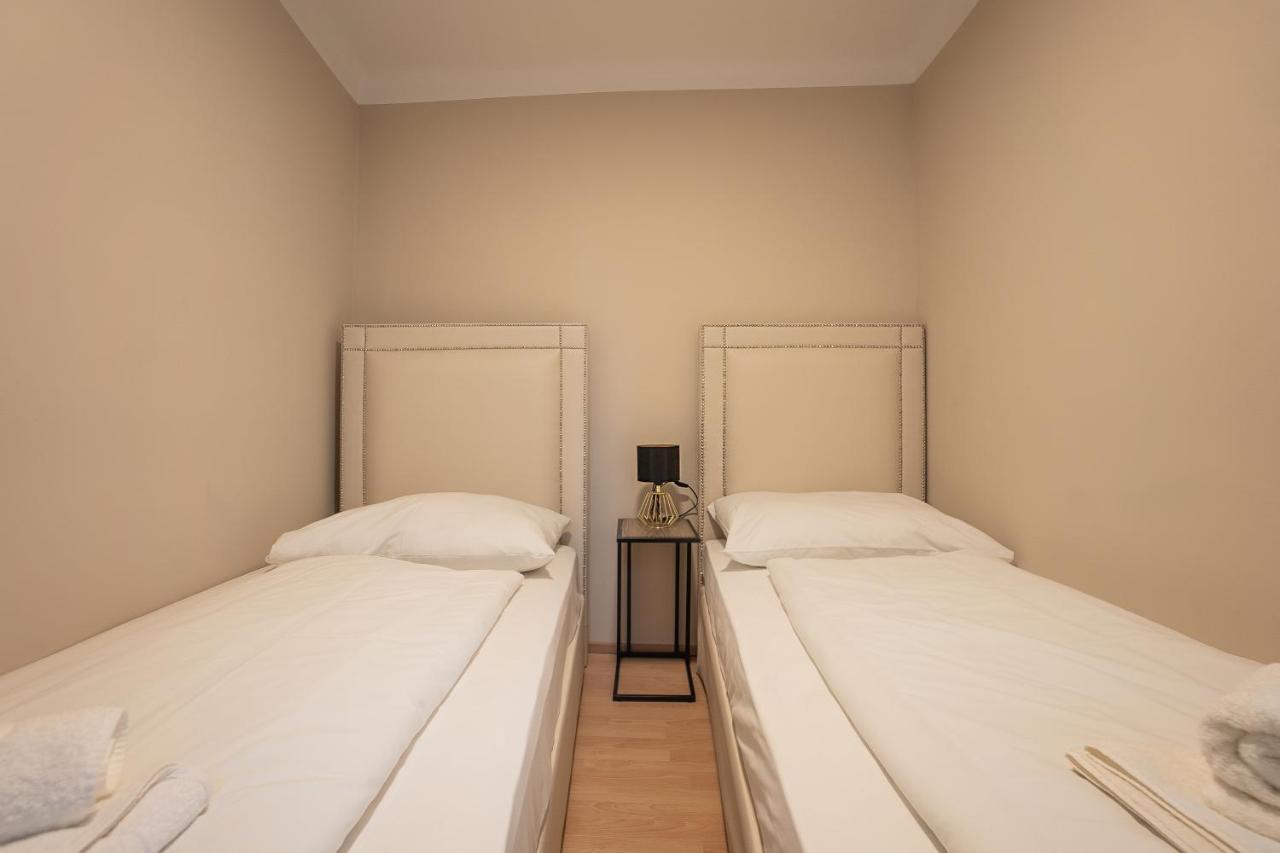 A 2-Bedroom Apartment With A King-Size Bed And A Balcony Is Located Just A 15-Minute Walk From Stephansplatz. Wien Eksteriør billede