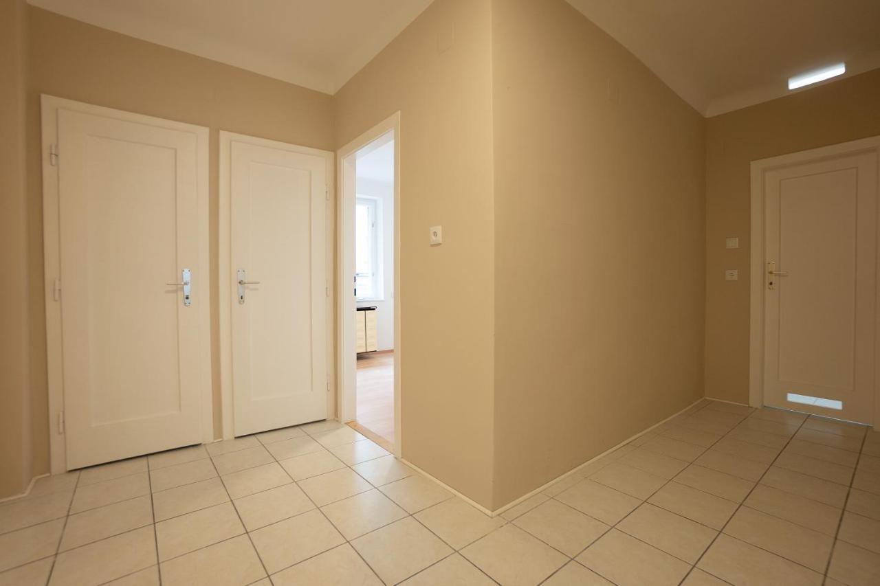 A 2-Bedroom Apartment With A King-Size Bed And A Balcony Is Located Just A 15-Minute Walk From Stephansplatz. Wien Eksteriør billede