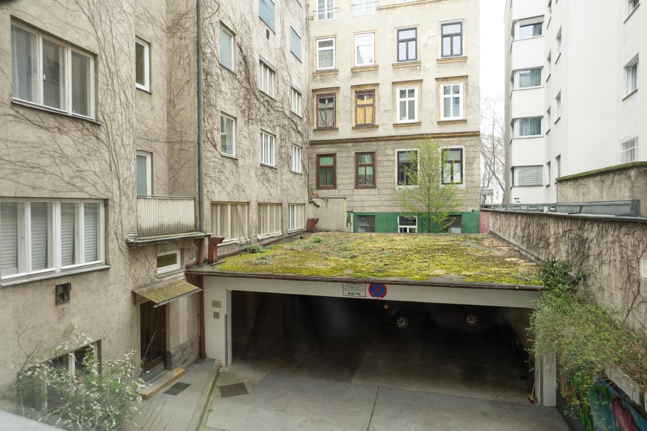 A 2-Bedroom Apartment With A King-Size Bed And A Balcony Is Located Just A 15-Minute Walk From Stephansplatz. Wien Eksteriør billede