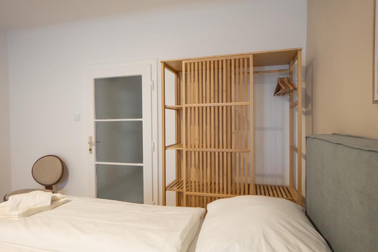 A 2-Bedroom Apartment With A King-Size Bed And A Balcony Is Located Just A 15-Minute Walk From Stephansplatz. Wien Eksteriør billede